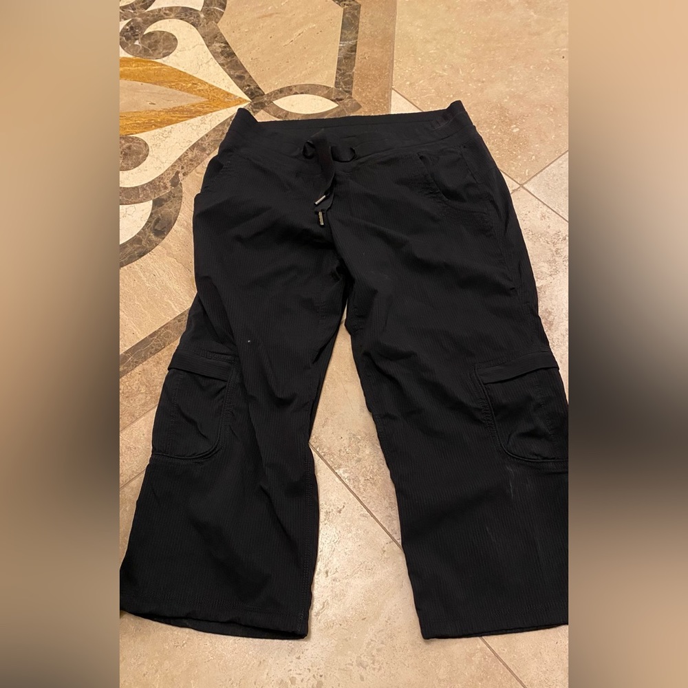 Lululemon Capri parachute pants with zipper pockets